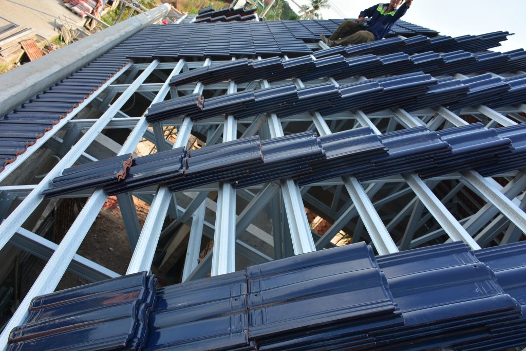 thi công hệ mói ngói thép nhẹ trói gói